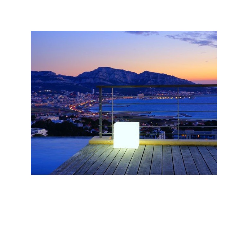 Cube lumineux lumière blanche 40 x 40 x 40 cm branché sur secteur