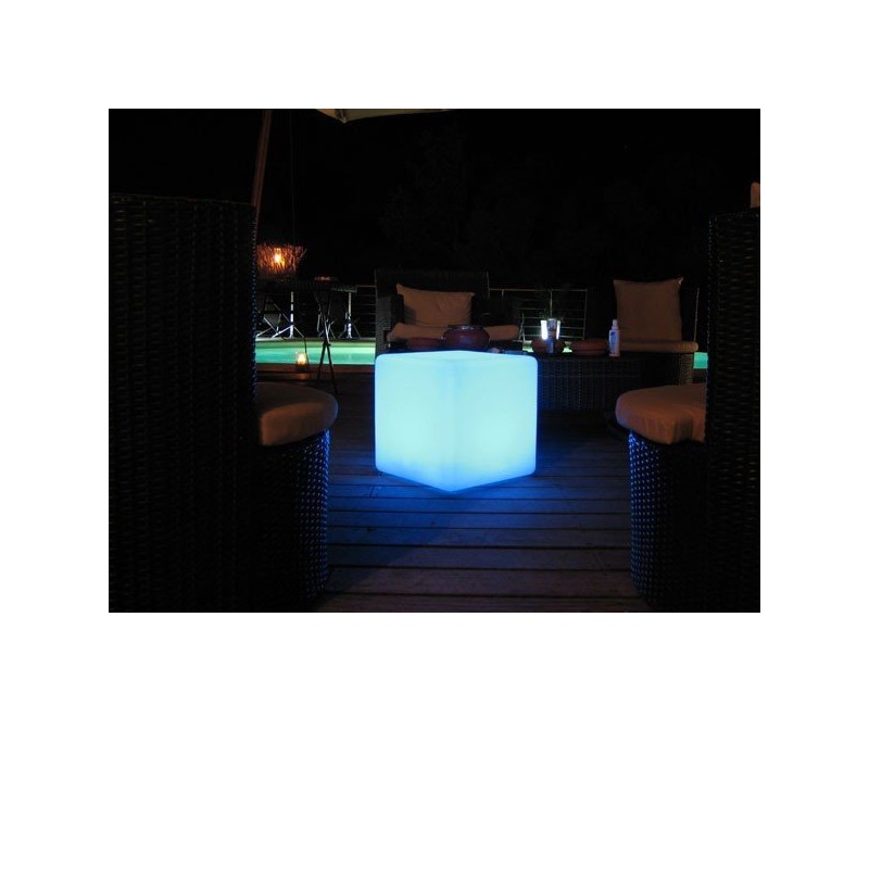 Cube LED lumineux multicolore 40 x 40 x 40 cm branché sur secteur