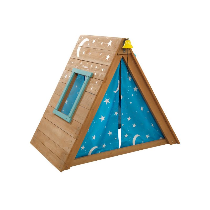 Tente en bois avec mur d'escalade